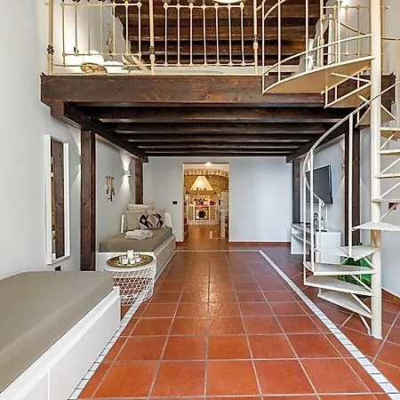 Old Town Loft M8 4*