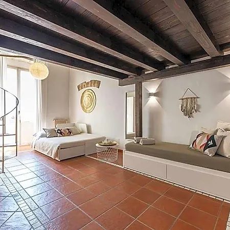 Old Town Loft M8 4*