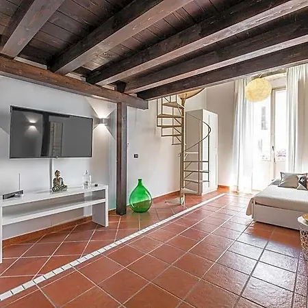 Old Town Loft M8 Otel 4*