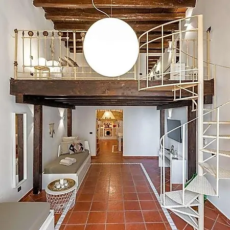 Old Town Loft M8 Otel 4*