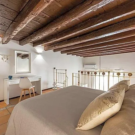 Old Town Loft M8 Otel 4*